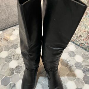 Sleek Black Heeled Boots for Women
